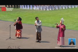 "Berkibarlah Bendera Negeriku" dinyanyikan di Istana