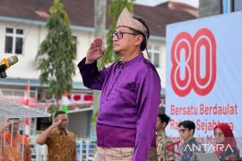 Insan Pelindo Pangkalbalam kenakan baju adat semarakkan HUT Ke-80 RI