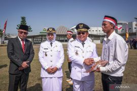 Sebanyak 1.340 narapidana Lapas Lombok Barat dapat remisi di HUT ke-80 RI