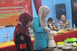 Mahasiswa UMS latih warga Sentono kembangkan nugget tempe ayam sehat