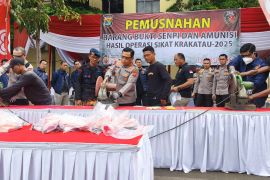 Polda Lampung musnahkan 50 senjata api ilegal