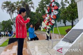 Jajaran Pemprov Maluku ziarah di TMP Kapahaha jelang HUT ke-80
