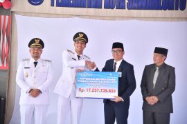 Bank Nagari serahkan dividen 2024 untuk Pemkot Sawahlunto sebesar 17 miliar