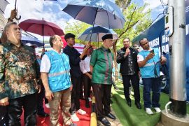 Di momen HUT RI ke-80, PLN UID Sumbar resmikan SPKLU Ke-80, SPKLU tiang pertama di Sumatera