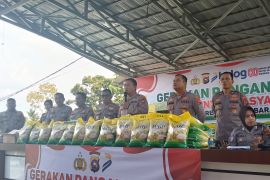 Polres Pasaman Barat sediakan beras murah setiap hari bantu warga