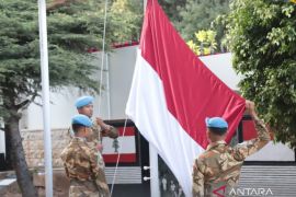 TNI AL kibarkan merah putih di Lebanon saat HUT RI