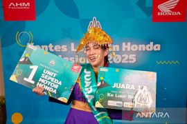 Dewi Quartia raih juara pertama Front Line People Sales KLHN 2025