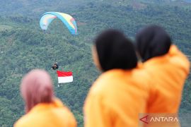 Upacara HUT ke-80 RI di Puncak Sani-sani Page 2 Small