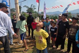 Saat rakyat Ciherang Peuntas berpesta kemerdekaan