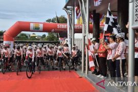 200 penggemar roadbike lahap 80 km rute Gowes Parade Merah Putih