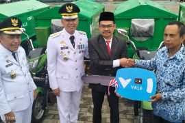 PT Vale beri bantuan kendaraan pengangkut sampah di Kolaka peringati HUT RI