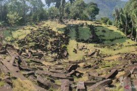 Researchers discover clues to ancient structures at Gunung Padang
