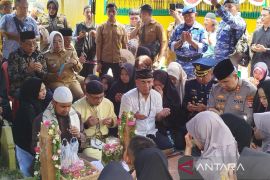 Ribuan warga hadiri pemakaman Pangeran Muasjidinsyah