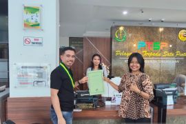 PW SEMMI NTB laporkan dugaan korupsi proyek jalan di KSB ke Kejati