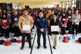 OJK bantu mahasiswa tata kelola keuangan sehat