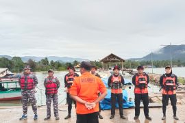 Basarnas Kendari turunkan tim cari nelayan jatuh di laut  Morowali
