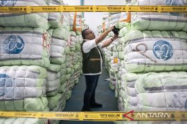 Ekspose pakaian bekas impor ilegal di Kabupaten Bandung