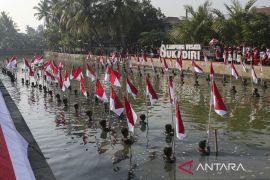 Upacara HUT ke-80 RI di Kanal Surosowan