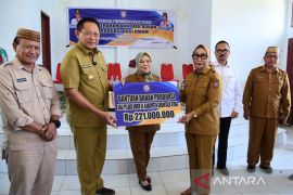 Pemprov Gorontalo salurkan bantuan UMKM di pesisir Utara