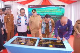 Gubernur resmikan infrastruktur kelistrikan pertama di Morowali