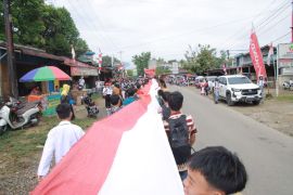 Ribuan warga meriahkan karnaval HUT Ke-80 RI di Bengkayang Kalbar