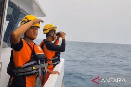 Basarnas: Pencarian 8 ABK KM Osela pada hari kedua masih nihil