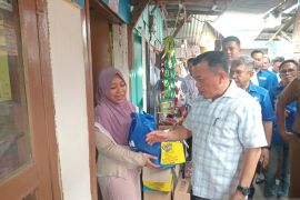 DPW PAN Jambi bagikan 2.700 poket sembako kepada warga kurang mampu