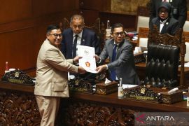 Adies: anggota DPR joget di sidang tahunan saat acara inti selesai
