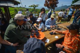 Berwisata ke Nagari Pariangan Page 1 Small