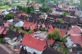 Upacara bendera HUT ke-80 RI di Kawasan Saribu Rumah Gadang Page 3 Small