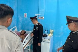 Polres Anambas beri santunan ke nelayan korban kecelakaan laut