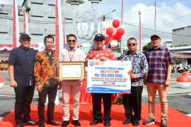 Bank Sumsel Babel hibahkan Rp100 juta untuk revitalisasi Tugu 1001 Warung Kopi