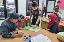 Kejaksaan menetapkan tersangka baru kasus kredit fiktif di Kuningan