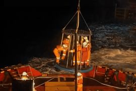 Kapal Tunda Kresna 306 layani tenaga kerja di lepas pantai Madura