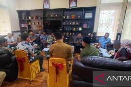 Perangkat Desa Kota Waringin keluhkan perusahaan tidak keluarkan CSR ke DPRD Babel