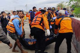 Tim SAR gabungan  temukan dua pemancing hilang di peraiaran Semarang