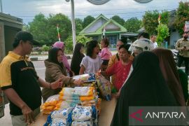 Bangka ratakan penyebaran kebutuhan bahan pokok