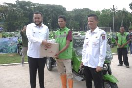 Selesaikan persoalan sampah kota, Wako Fadly Amran serahkan 178 unit bentor pada LPS