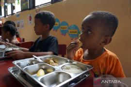 Perjuangan dimulai  dari piring makan dan sekolah