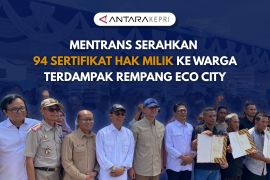Mentrans Iftitah serahkan 94 SHM ke warga terdampak Rempang Eco City