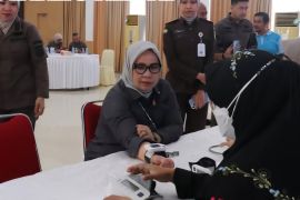 Kejati Kepri bersama Dinkes periksa kesehatan pegawai guna cegah PTM