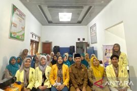 PKM-PM UNP berdayakan ibu PKK Malalak Barat buat olahan kayu manis