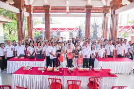 Pemkab Badung bagikan paket olahan ikan cegah stunting