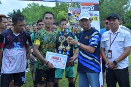 Wabup HSS tutup Turnamen Sepak Bola Gala Desa se-Bambang 2025