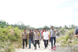 Gubernur Abdul Wahid Tinjau PETI Kuansing, Tegaskan Pembenahan Tambang Rakyat