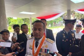 Gubernur Sulsel berikan hadiah sepeda bocah viral pemungut sisa kue