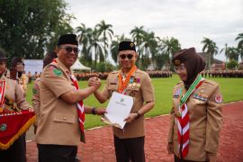 Wali Kota Pontianak terima lencana melati atas dedikasinya untuk pramuka