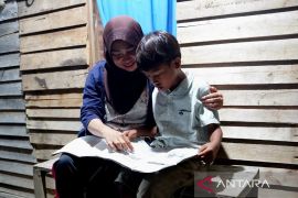 PLN pasang listrik gratis 2.821 keluarga prasejahtera di seluruh Indonesia