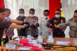 Kejari Tanjab Timur Jambi musnahkan barang bukti perkara pidana