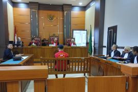 PN Padang gelar sidang perdana kasus penusukan pemilik barbershop